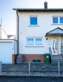 Haus in ruhiger Lage mit zwei Garagen und viel Potenzial - Vaihingen (Enz)