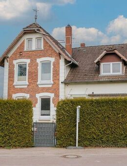 Ein Stück Geschichte mit Zukunft ? Mehrfamilienhaus mit drei vermieteten Wohnungen zu kaufen! - Schmilau