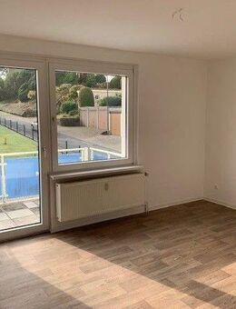 AB SOFORT: Tolle 2-Zimmer Wohnung mit saniertem Bad und Balkon! - Uslar