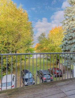 Stilvolle 2-Raum-Wohnung in Chemnitz mit Balkon, Gartenblick und Tageslichtbad mit Dusche & Wanne - Chemnitz