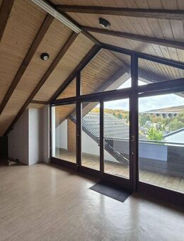 Charmantes Zweifamilienhaus in ruhiger, begehrter Lage von Niedernhausen. - Niedernhausen