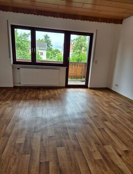 Geräumige 3 ZKB Wohnung in ruhiger Lage mit Garage - Homburg