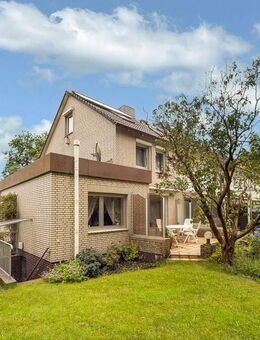 Reiheneckhaus mit 5 Zimmern, Solarthermie und Garage - Hamburg