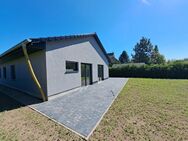 Zwischen den schönsten Seen der Mecklenburgischen Seenplatte: moderner Bungalow in attraktiver Lage - Erstbezug! - Klink