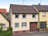 Im Bieterverfahren für Sanierungsprofis: Einfamilienhaus mit großer Scheune und herrlichem Garten - Kraichtal
