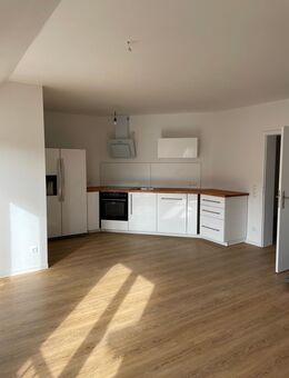 Helle 2,5 Zimmer Wohnung mit EBK und Dachboden - Borsdorf