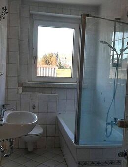 Helle freundliche 3-Raum-Wohnung in ruhiger Lage, Nähe Döbeln, Tageslicht-Bad, EBK, Stellplatz - Döbeln