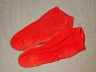 Getragene Socken Rot SONDERPREIS - Bevern (Niedersachsen)