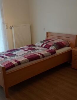 Bett + Rahmenrost + Nachttisch - Osthofen Zentrum