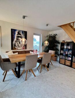 Niedernhausen: Eine besondere Maisonette-Wohnung mit vielseitigen Nutzungsmöglichkeiten - Niedernhausen