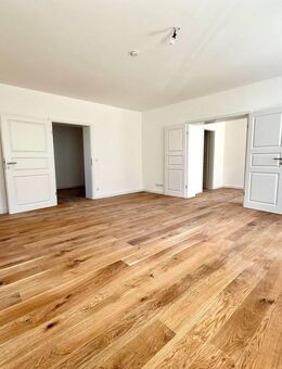Traumhafte Altbauwohnung im Erstbezug nach Sanierung Einmalige Lage in der Freyung! - Landshut