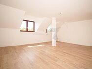 Exklusive, wunderschöne 6 Raum DG-Whg. mit Wohnküche, Tageslichtbad und sonnigem Balkon in Ebersdorf - Chemnitz
