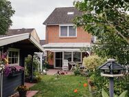Ideal geschnittenes Endreihenhaus mit niedlichem Garten und Terrassenüberdachung - Kaltenkirchen