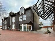 Zentrale Etagenwohnung mit Fahrstuhl + Stellplatz - Neumünster