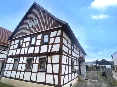 Sanierungsbedürftiges Fachwerkhaus mit Potential