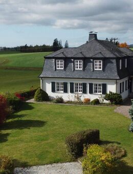 RESERVIERT! Repräsentative Villa im Landhausstil - Grafengehaig