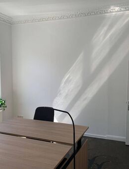 4-Zimmer-Wohnung - WG geeignet - mit Balkon in zentraler Lage von Oldenburg/ Nähe Innenstadt und Hauptbahnhof - Oldenburg