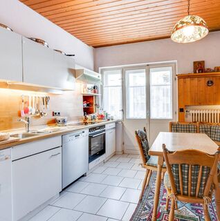AIGNER - 3-Zimmer-Altbauwohnung mit Balkon nahe der Münchner Freiheit