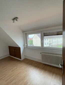 Lehre,freihstehendes 1-2 Familienhaus mit großem Grundsttück - Lehre