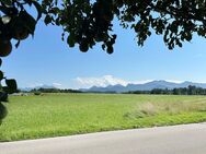 Sonne und Bergpanorama, 565 m2 großes Baugrundstück in Bachham nähe Prien - Prien (Chiemsee)