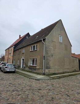 kompaktes Haus, zentral gelegen - Arzberg (Sachsen)