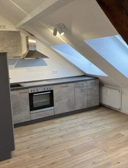 Schöne 2-Zimmerwohnung - DG - Duschbad - Einbauküche - Renoviert - Kein Aufzug - Nürnberg