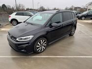 VW Touran, 1.5 TSI Highline R-Line, Jahr 2021 - Hannover