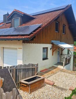 Charmante Maisonettewohnung in einem Zweifamilienhaus mit großem Gartenanteil, Garage und Sauna - Kastl (Regierungsbezirk Oberbayern)