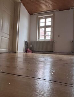 Komplettpaket:Vollvermietetes Fachwerkhaus, 4 Wohnungen + 2 Gewerbe + denkmalgeschütztes Hinterhaus! - Holzminden