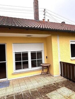 ZUHAUSE ANKOMMEN: BUNGALOW MIT HERRLICHEM GRUNDSTÜCK IN RUHIGER ORTSRANDLAGE - Hallerndorf