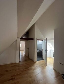 Schöne sanierte Dachgeschosswohnung im Herzen von Roth - Roth (Bayern)