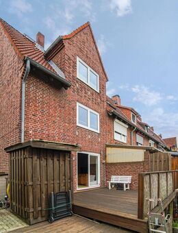 Wohnkomfort im Doppelpack: Kamin, Garten und Freiheit zum Einzug. - Kiel