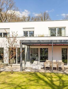 Modernes Einfamilienhaus im Bauhausstil auf großem Familiengrundstück - Aumühle