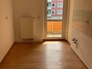 Geräumige 3-Raum-Wohnung im Altbau mit Wanne und Balkon sucht neue Bewohner. - Gera