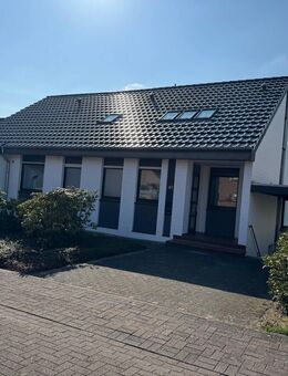 großzägiges Einfamilienhaus mit Einliegerwohnung (als Büro genutzt) - Burgdorf (Landkreis Region Hannover)