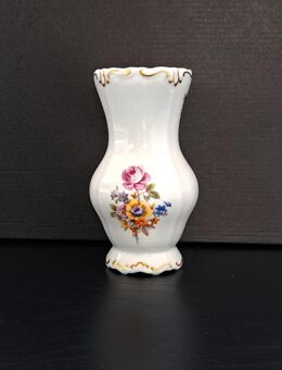 Weimarer Porzellan kleine weiße Bauchvase Blumendekor Blumensträuße⁷ - Nürnberg