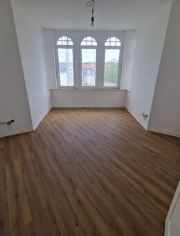 Hier entsteht Ihr neues Zu Hause ! Attraktive 10 Raumwohnung im Dachgeschoß mit gehobener Ausstattung mit 2 Balkonen, 2 Bäder und Gäste-WC - Freiberg