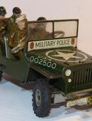ARNOLD Blechauto, Modell Nr. 2500 MP - Military Police Jeep, 4 MP Soldaten, Uhrwerk, Lenkung, aus den 50er Jahren in 37120
