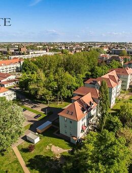 Charmante 2-Raum-Dachgeschosswohnung mit Balkon und Stellplatz ! - Magdeburg