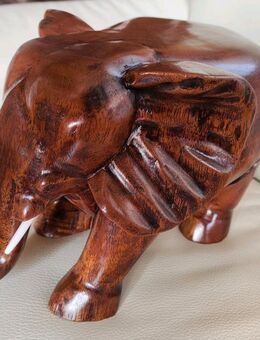 Zum Sammeln oder zur Deko: Elefant aus Holz - VB 29,90 € - Berlin