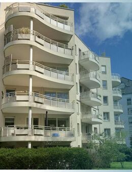 Lichtdurchflutete 2-Zimmer-Wohnung mit großer Terrasse in Gerresheim - Düsseldorf