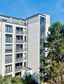 EXCLUSIVE 2 ZIMMER WOHNUNG MIT DACHTERRASSE, BURGBLICK UND TIEFGARAGENSTELLPLATZ - Nürnberg