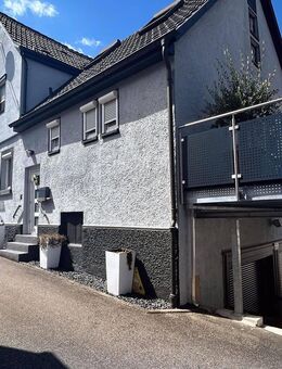 Jetzt investieren - Vollvermietetes Zweifamilienhaus in Bestlage von Pleidelsheim - Pleidelsheim