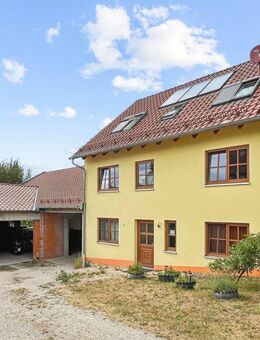 Sehr gepflegtes Mehrfamilienhaus und Rohbau mit Wiesenflächen in Laaber-Endorf - Laaber