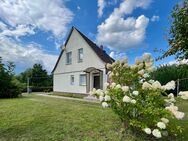 Charmante Doppelhaushälfte mit Seeblick und Sanierungspotenzial in Rechlin - Rechlin