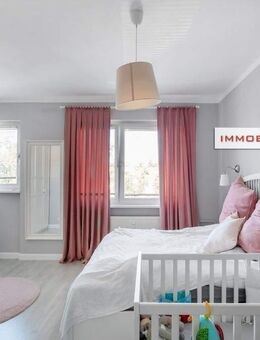 IMMOBERLIN.DE - Geschmackvoll kernsanierte Wohnung mit Loggia & Pkw-Stellplatz - Berlin