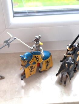 Schleich--3 Ritter mit Pferden siehe dazu die Fotos - Meckenheim