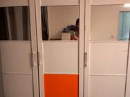 Kleiderschrank - Köln