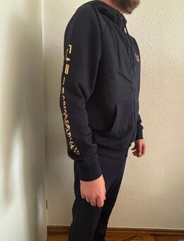 Jogginganzug, Jogginghose, T-Shirt, Pullover - Köln