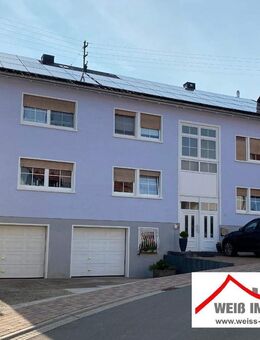 Schönes 2 FH mit wundervoller Aussicht, 2 Garagen, gr. Garten, PV-Anlage, in Battweiler (AW162) - Battweiler